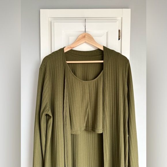 Womens Three-Piece Ribbed Lounge Set - Picture 4 of 16